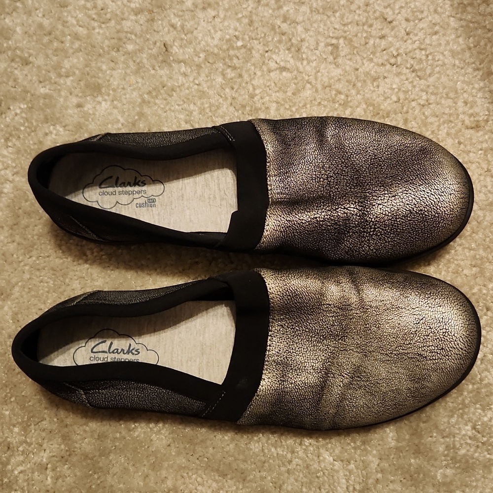 Clarks Shoes Size 8.5 Womens Cloud Steppers Slip On Silver Black Sneakers